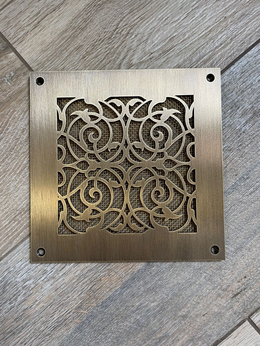 Латунная вентиляционная решётка шлифованная ЛР4 150х150